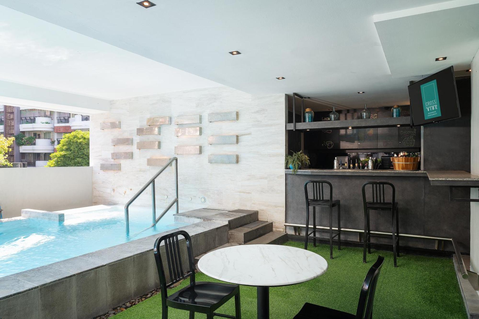 Отель Cross Vibe Sukhumvit