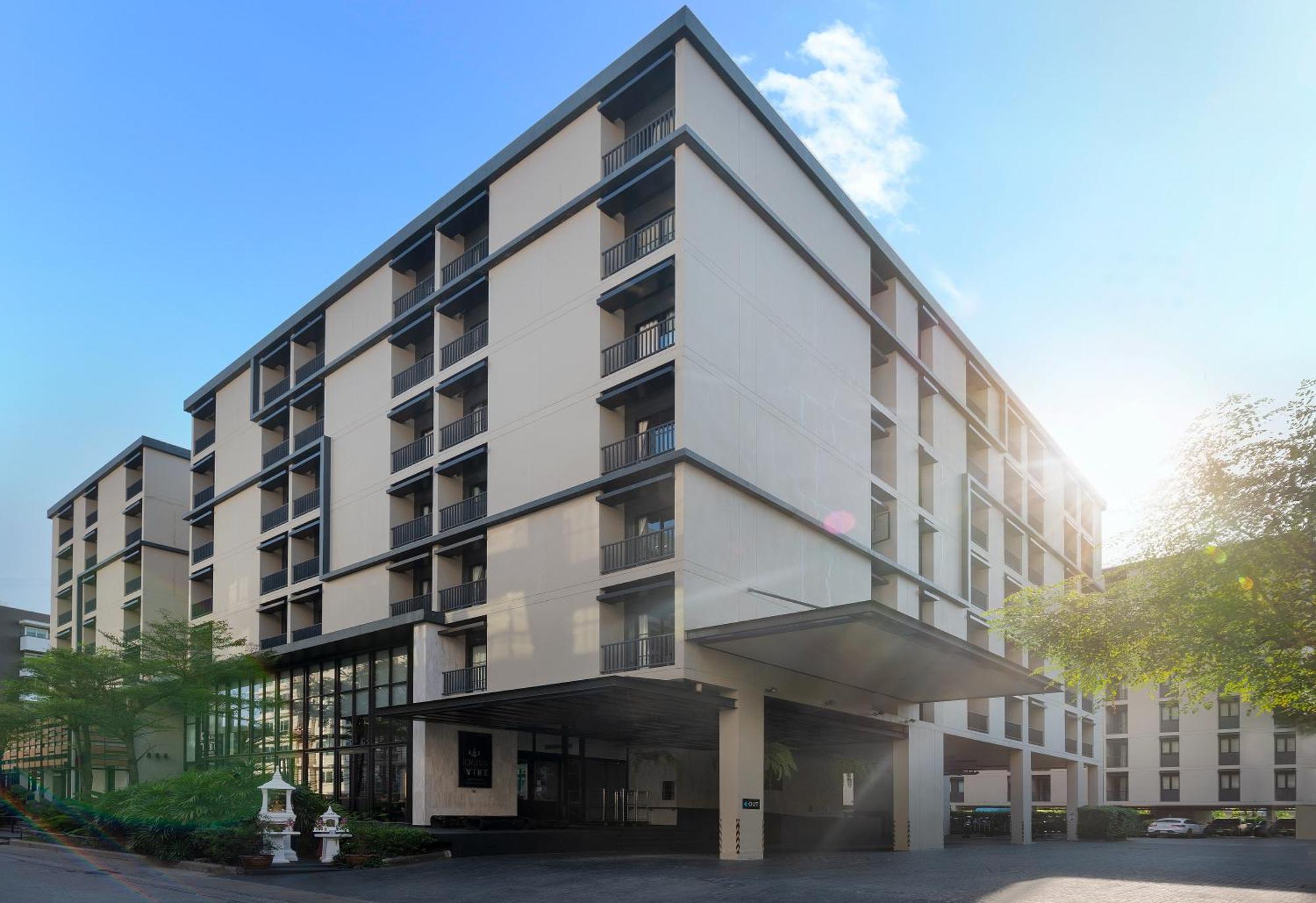 Cross Vibe Sukhumvit Отель Бангкок