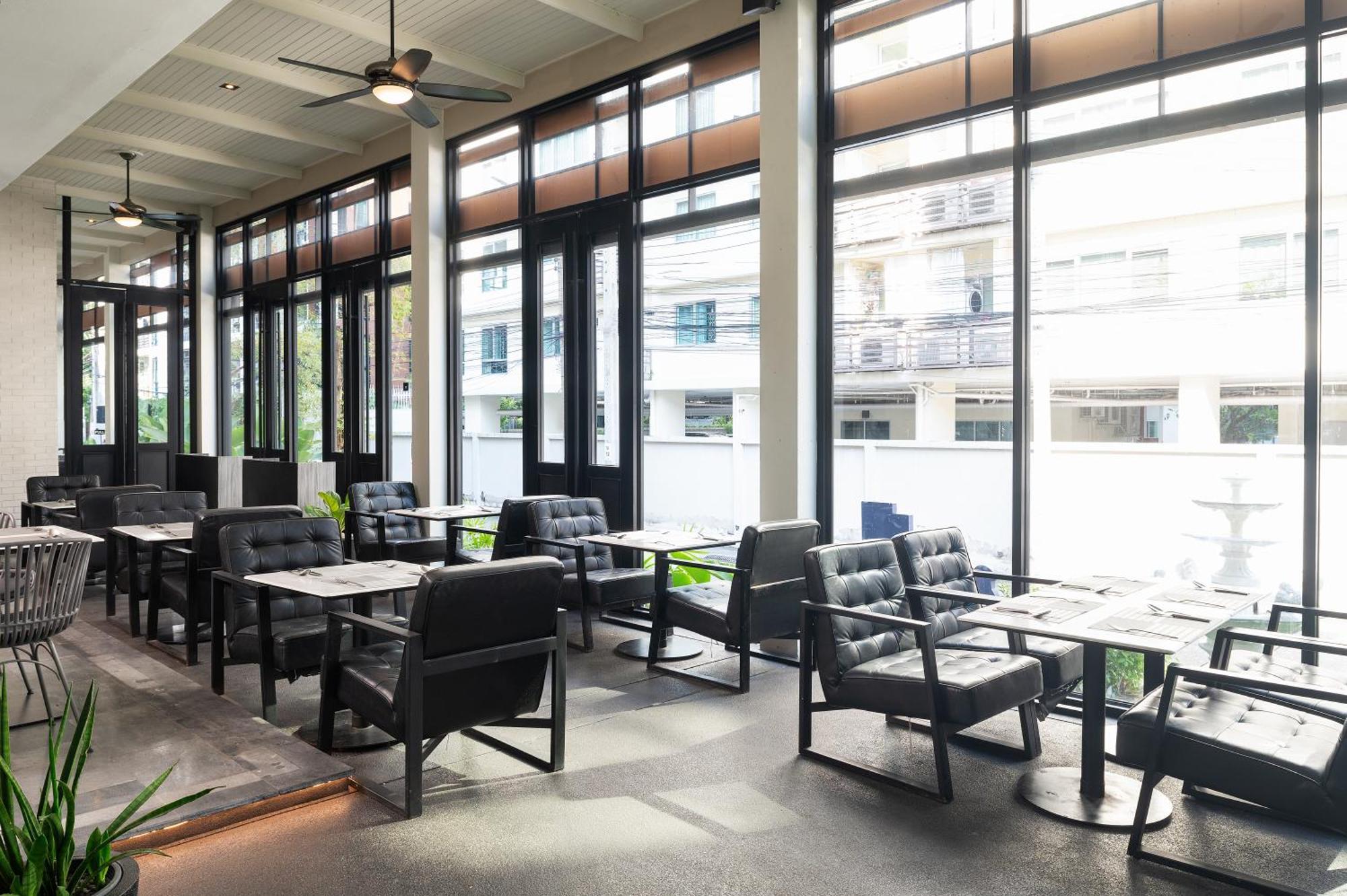 Cross Vibe Sukhumvit Отель Бангкок