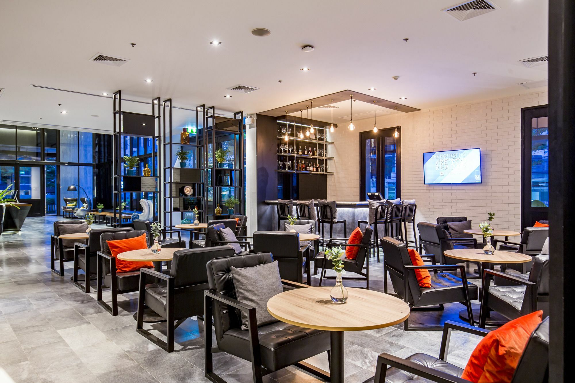 Отель Cross Vibe Sukhumvit